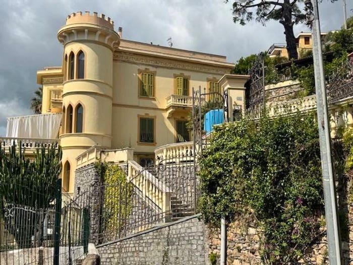 Appartamento con 6 locali in vendita in REGIONE BREVE', Collina Centrale Parco Fuor del Vento, Alassio