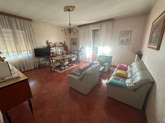 Appartamento con 6 locali in vendita in Via Roma, Centro, Pontremoli