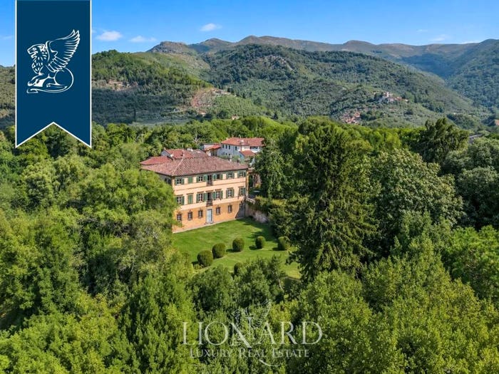 Casa con 6 locali in vendita in Camaiore Paese, Camaiore