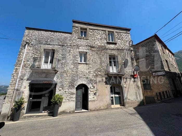 Casa con 6 locali in vendita in Via Guglielmo Marconi, Prata Sannita Centro, Prata Sannita