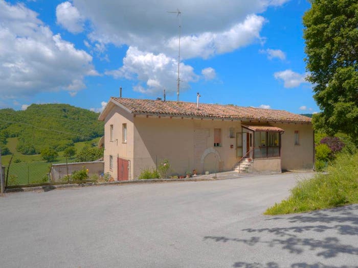 Casa con 6 locali in vendita in Capolapiaggia, Camerino