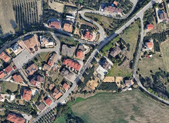 Appartamento con 6 locali in vendita in Papa Giovanni XXIII, Capodarco, Fermo