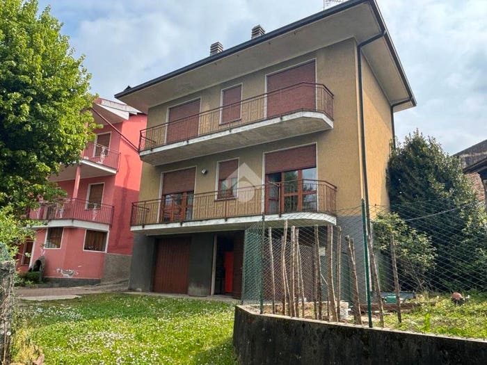 Casa quadrilocale in vendita in Via montello, Divignano