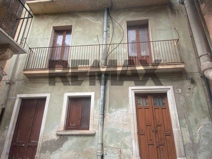 Casa quadrilocale in vendita in Via Amore Pietro, Modica Bassa, Modica
