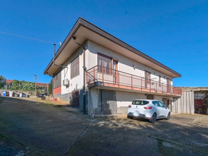 Casa con 6 locali in vendita in Borgo Crocera, Mombello di Torino