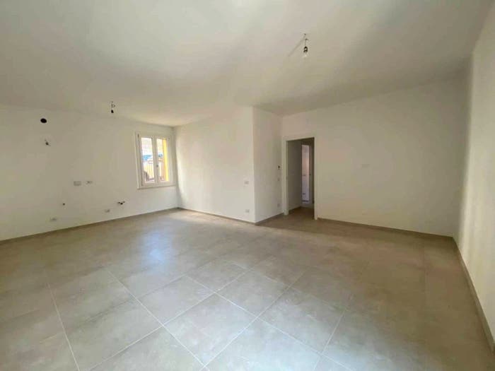Appartamento quadrilocale in vendita in Via Roma, Castelnuovo Ne' Monti, Castelnovo Ne' Monti