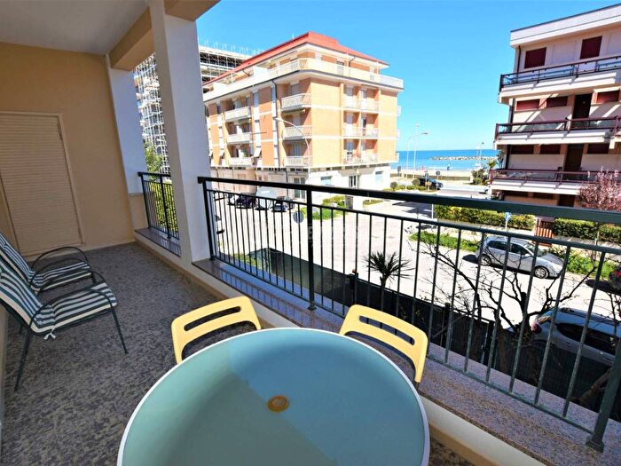 Appartamento con 5 locali in vendita in Via VOLTURNO, Porto San Giorgio