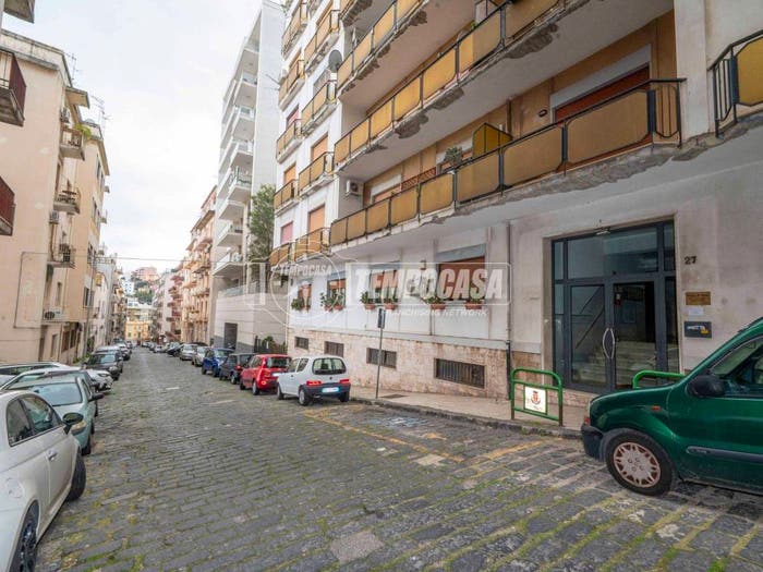 Appartamento quadrilocale in vendita in Via SAN SEBASTIANO, Centro Storico, Messina