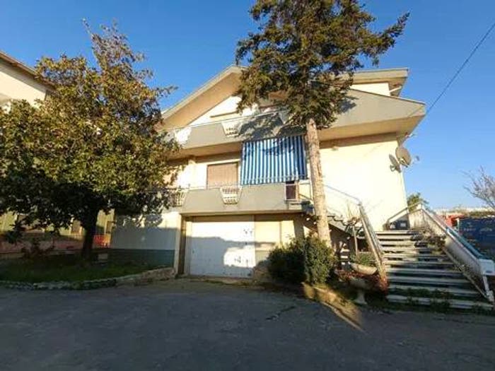 Casa con 6 locali in vendita in Via G Garibaldi No Number, Centro, Tollo