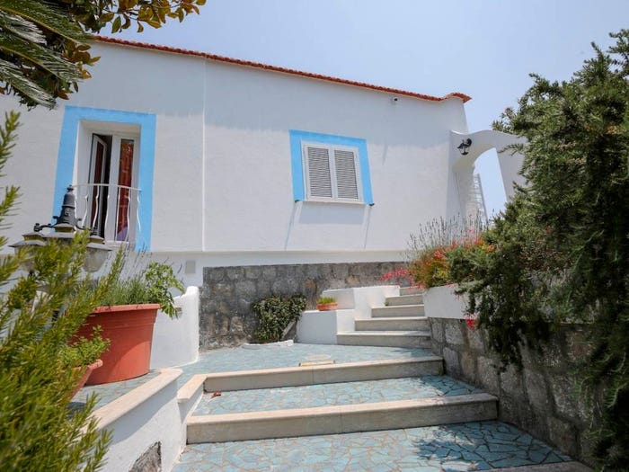 Casa con 6 locali in vendita in Via Pezzapiana, Sant'angelo, Serrara Fontana