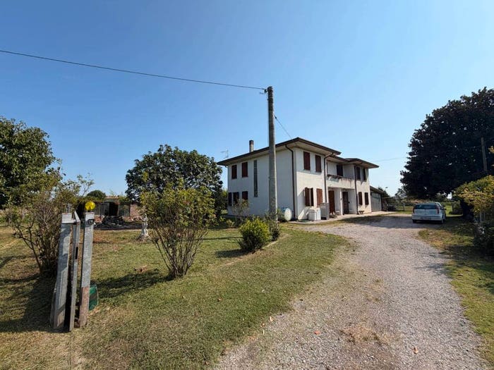 Casa con 6 locali in vendita in Via Fossello, Lendinara
