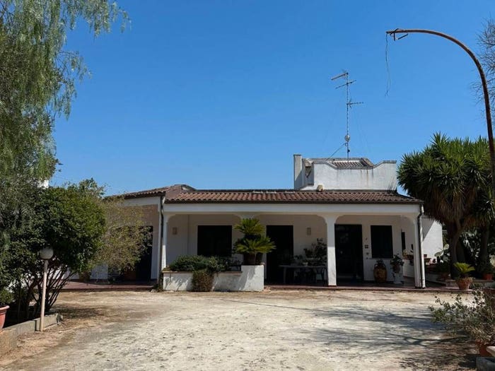 Casa con 6 locali in vendita in Strada Comunale Rizzi, Veglie