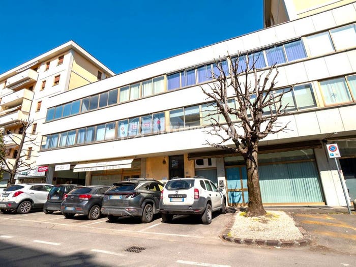Appartamento quadrilocale in vendita in Via Caselline, Centro, Vignola