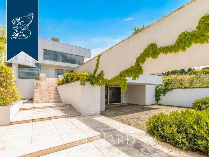 Casa con 6 locali in vendita in Bucine