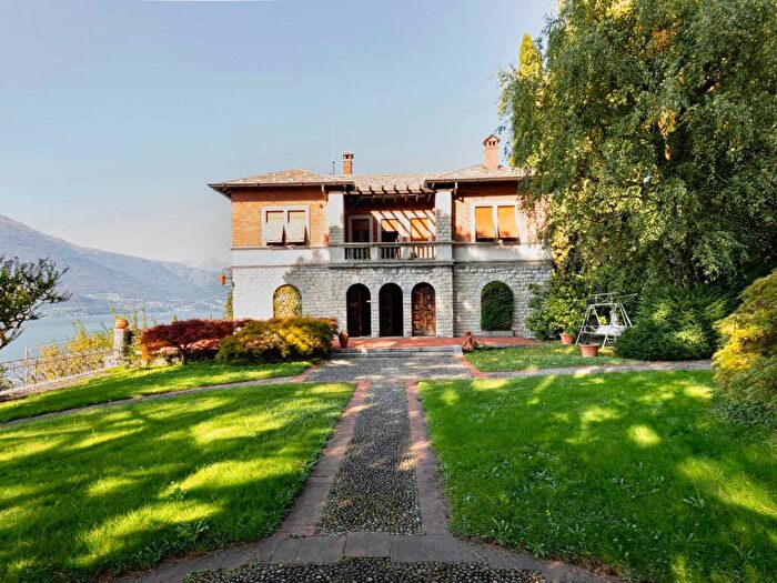 Casa con 6 locali in vendita in al cà, Centro, Bellano