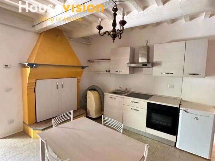 Casa con 6 locali in vendita in Arcevia