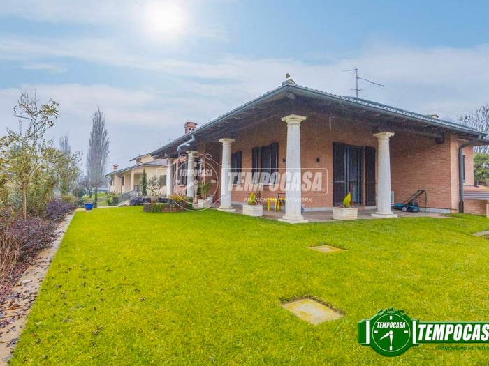 Casa con 6 locali in vendita in Via trieste, Centro, Lacchiarella