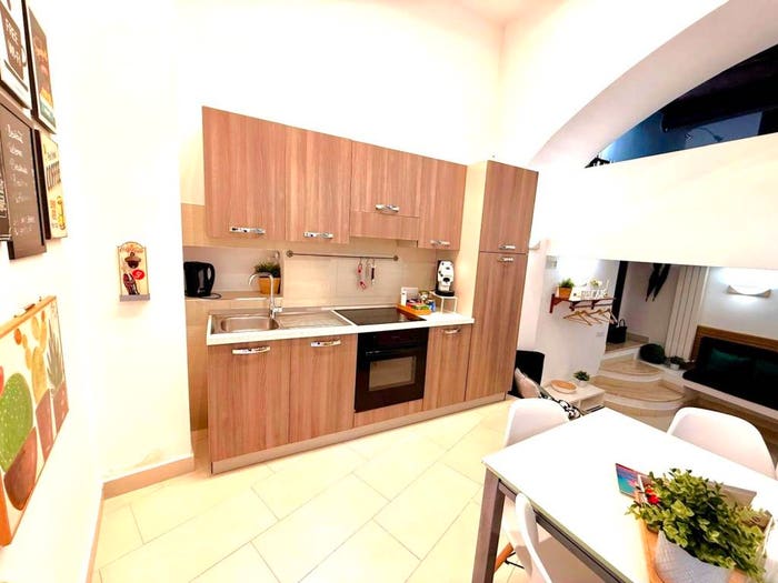 Appartamento trilocale in vendita in Via Cesare Rosaroll, Tribunali, Napoli