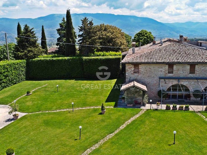 Casa con 6 locali in vendita in Località Camiano Colverano, Montefalco