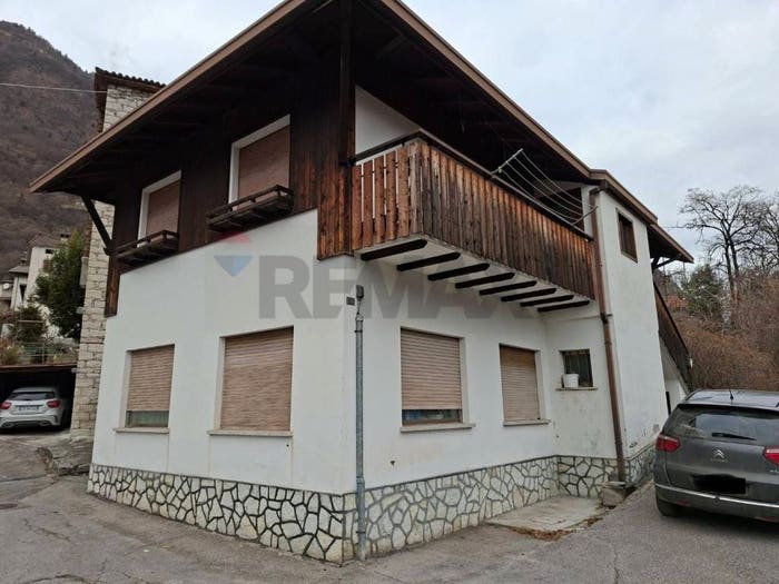 Casa con 6 locali in vendita in via marzo, Olantreghe, Longarone
