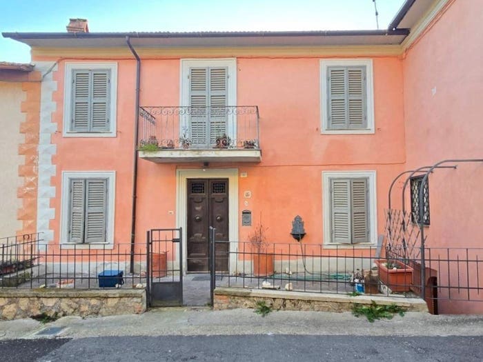 Casa con 6 locali in vendita in viale trento e trieste, Castiglione in Teverina