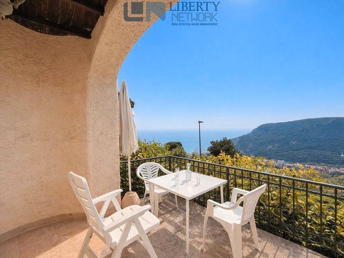 Casa quadrilocale in vendita in Via Amerigo Vespucci, Centro, Finale Ligure