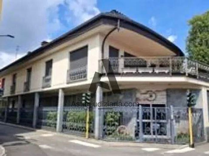 Appartamento con 6 locali in vendita in Via Sant'Antonio, Centro, Castano Primo