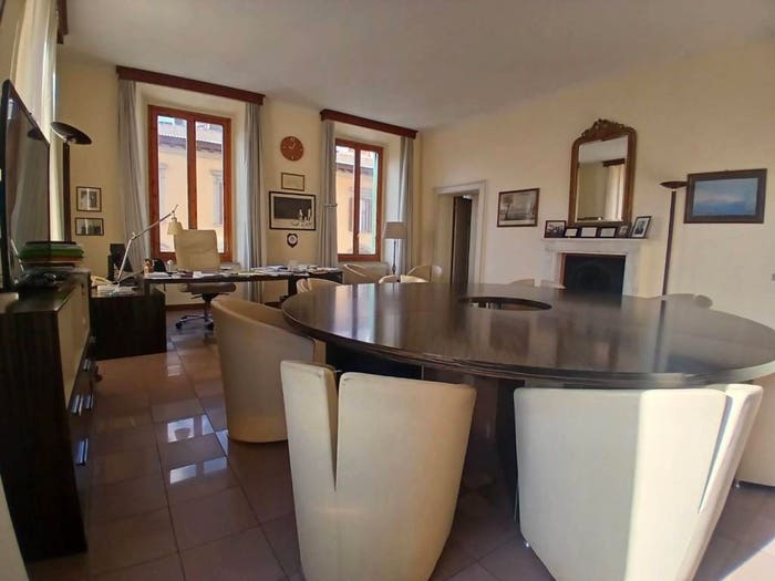 Appartamento con 6 locali in vendita in Scali Luigi Bettarini, Via Grande Piazza della Repubblica, Livorno