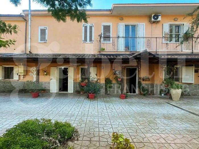 Casa con 5 locali in vendita in Via Catone, Centro, Bellona