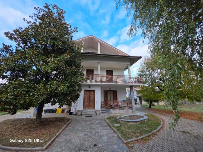 Casa con 6 locali in vendita in Località Calcinera, Farigliano