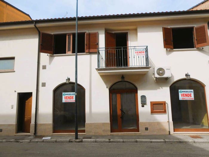 Casa trilocale in vendita in Via Raffaele Cadorna, Centro, Avezzano