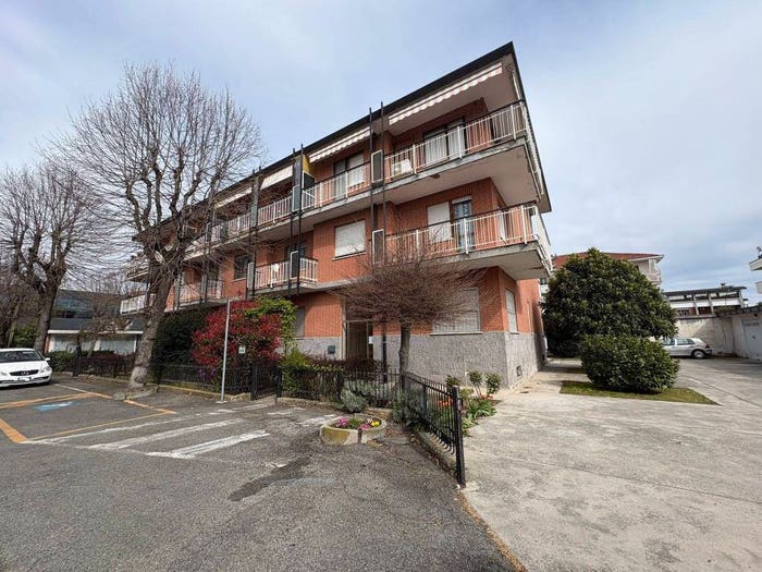 Appartamento trilocale in vendita in Via Camillo Olivetti, Centro, Leinì