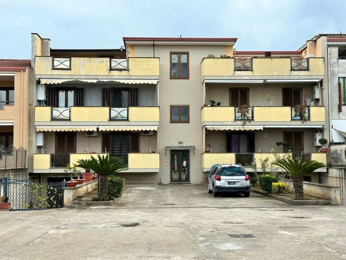 Appartamento quadrilocale in vendita in Via Emanuele Campolongo, Maddaloni