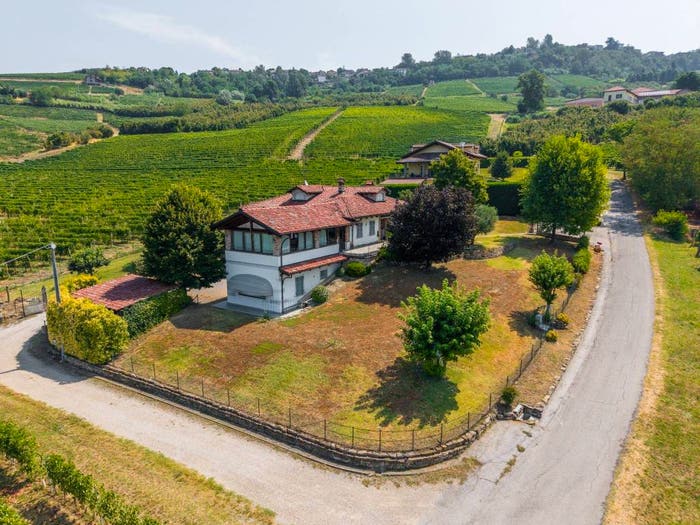 Casa quadrilocale in vendita in Via Carzello, Diano d'Alba