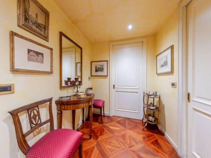 Appartamento con 6 locali in vendita in Via Luigi Sacco, Frua, Milano