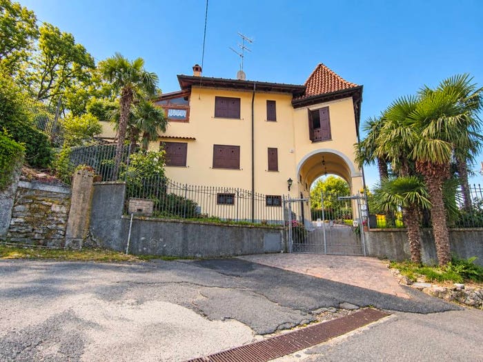 Casa con 6 locali in vendita in Centro, Viggiù