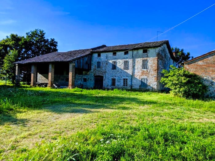 Casa con 6 locali in vendita in Noceto